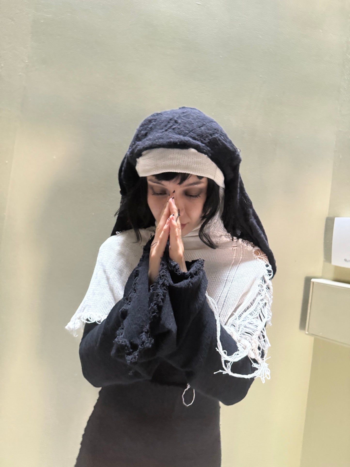 annina nun headpiece