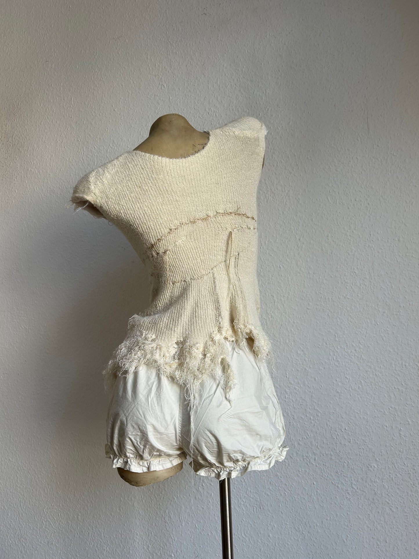 annina “les sœurs” distressed top