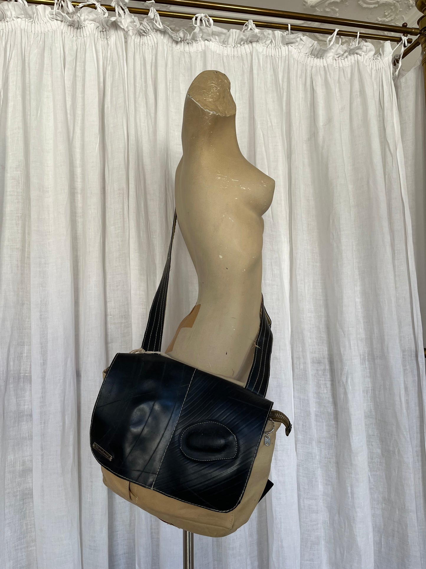 Rubber passenger bag