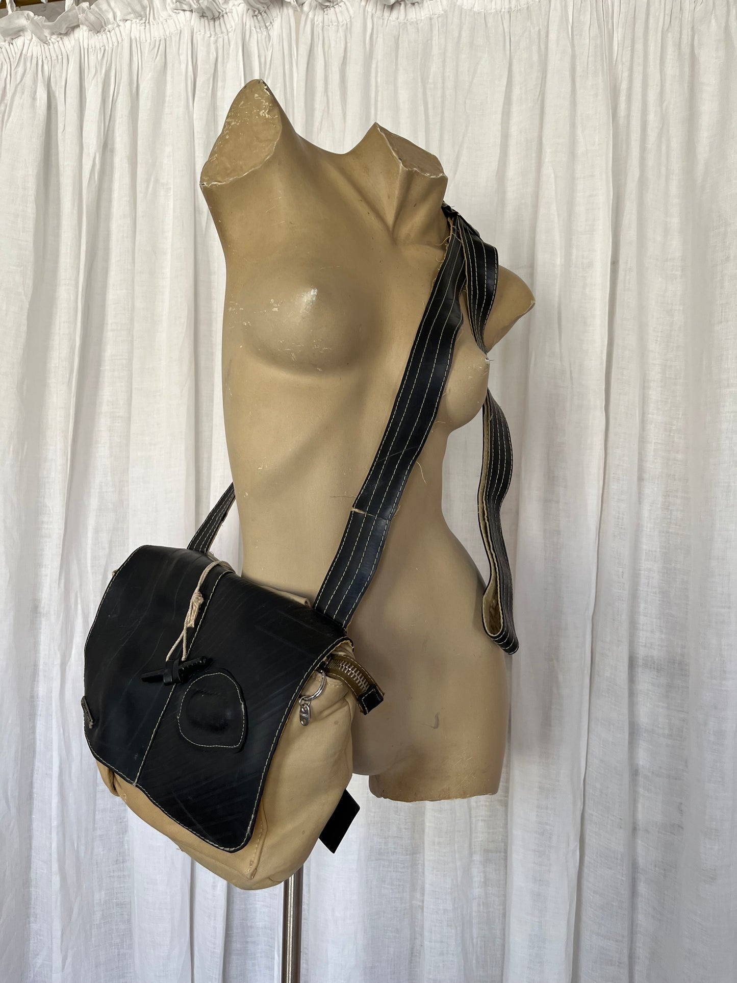 Rubber passenger bag