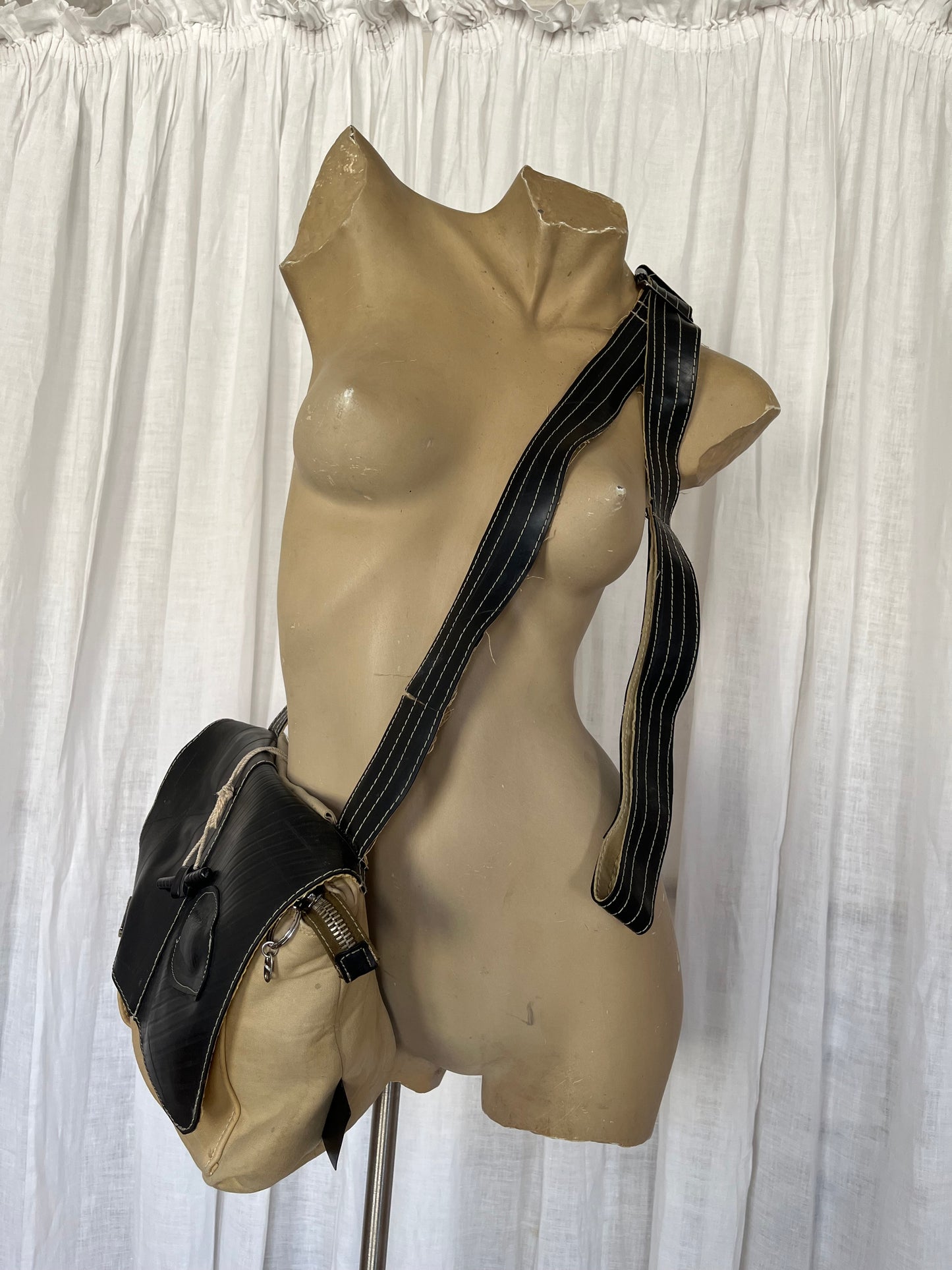 Rubber passenger bag