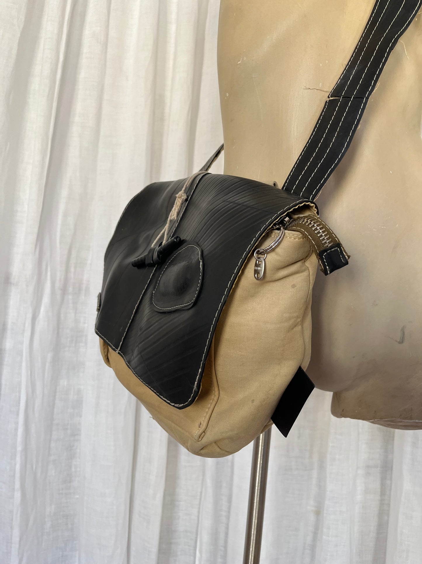 Rubber passenger bag