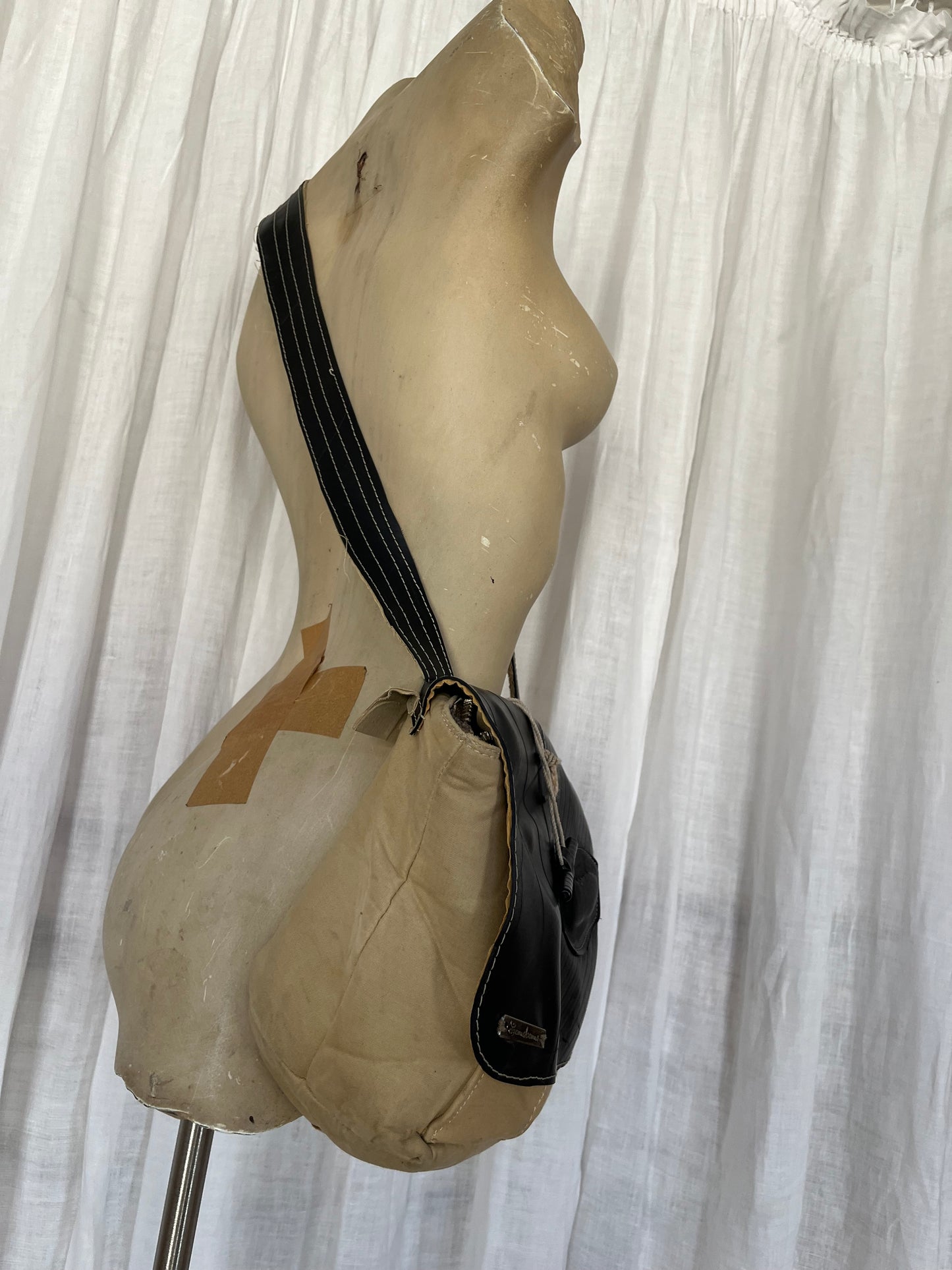 Rubber passenger bag