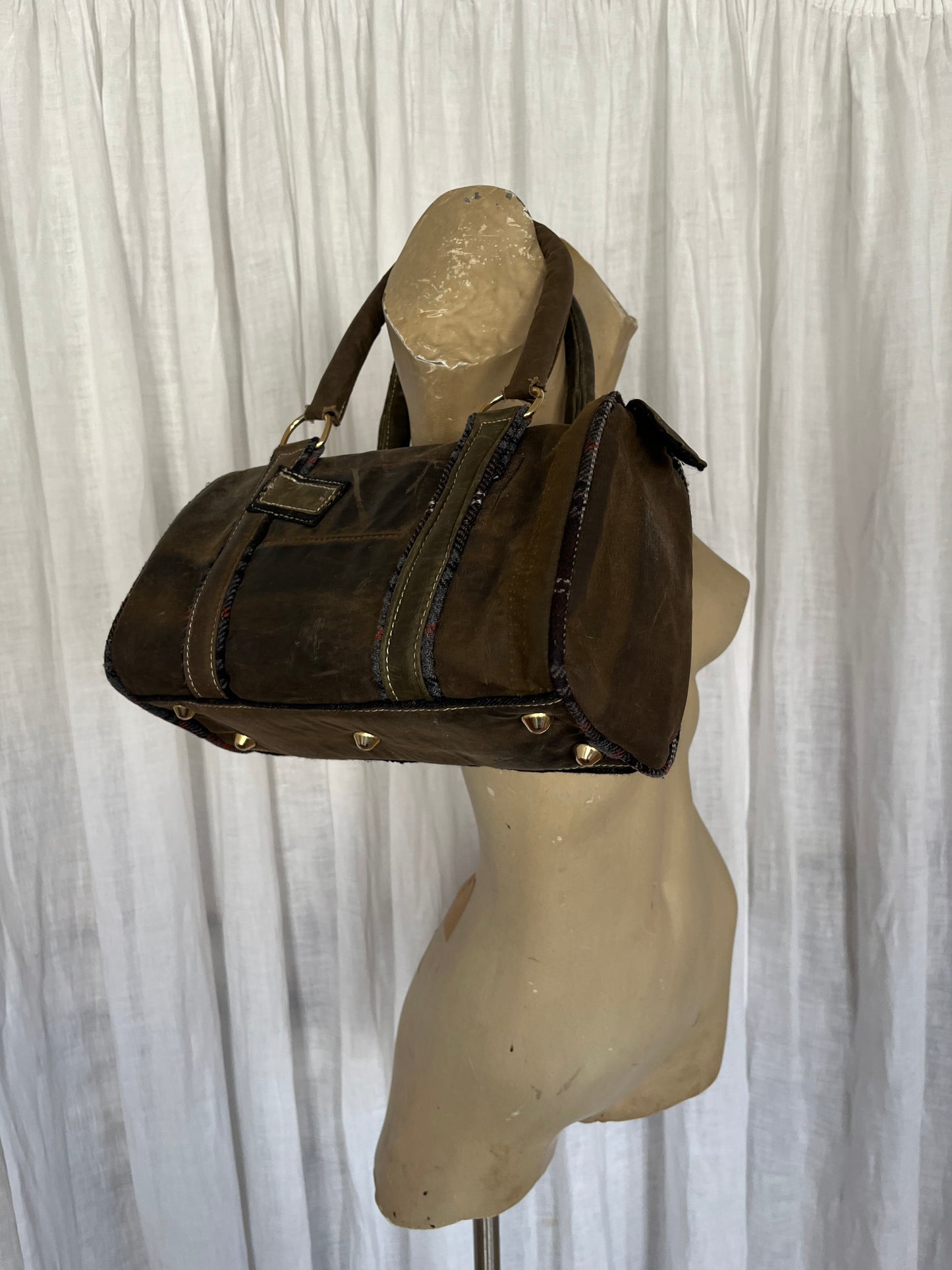 Brown lacquered bauletto