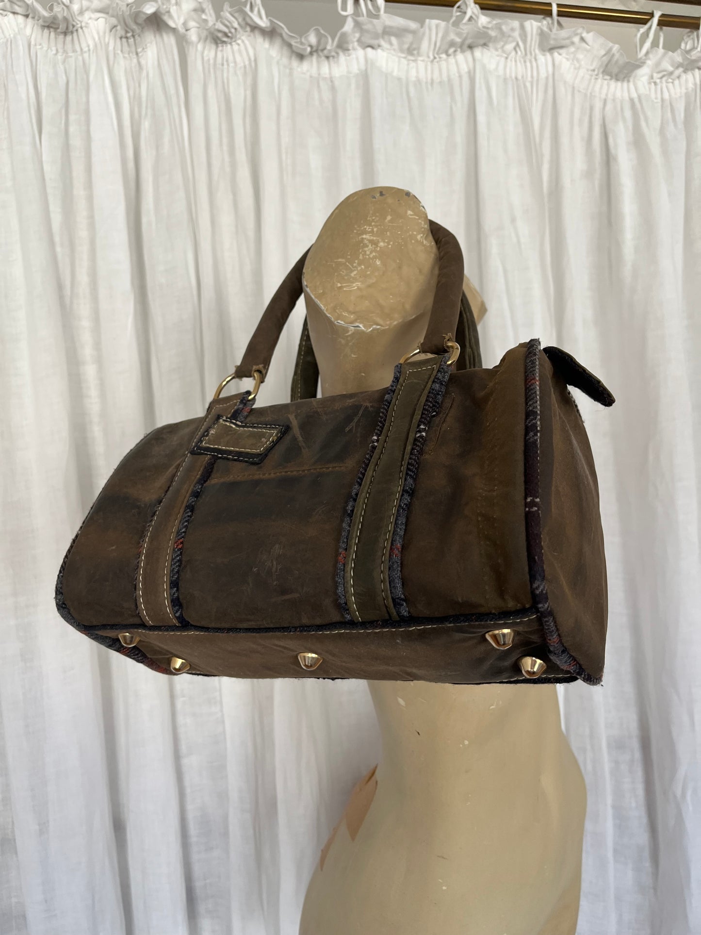 Brown lacquered bauletto