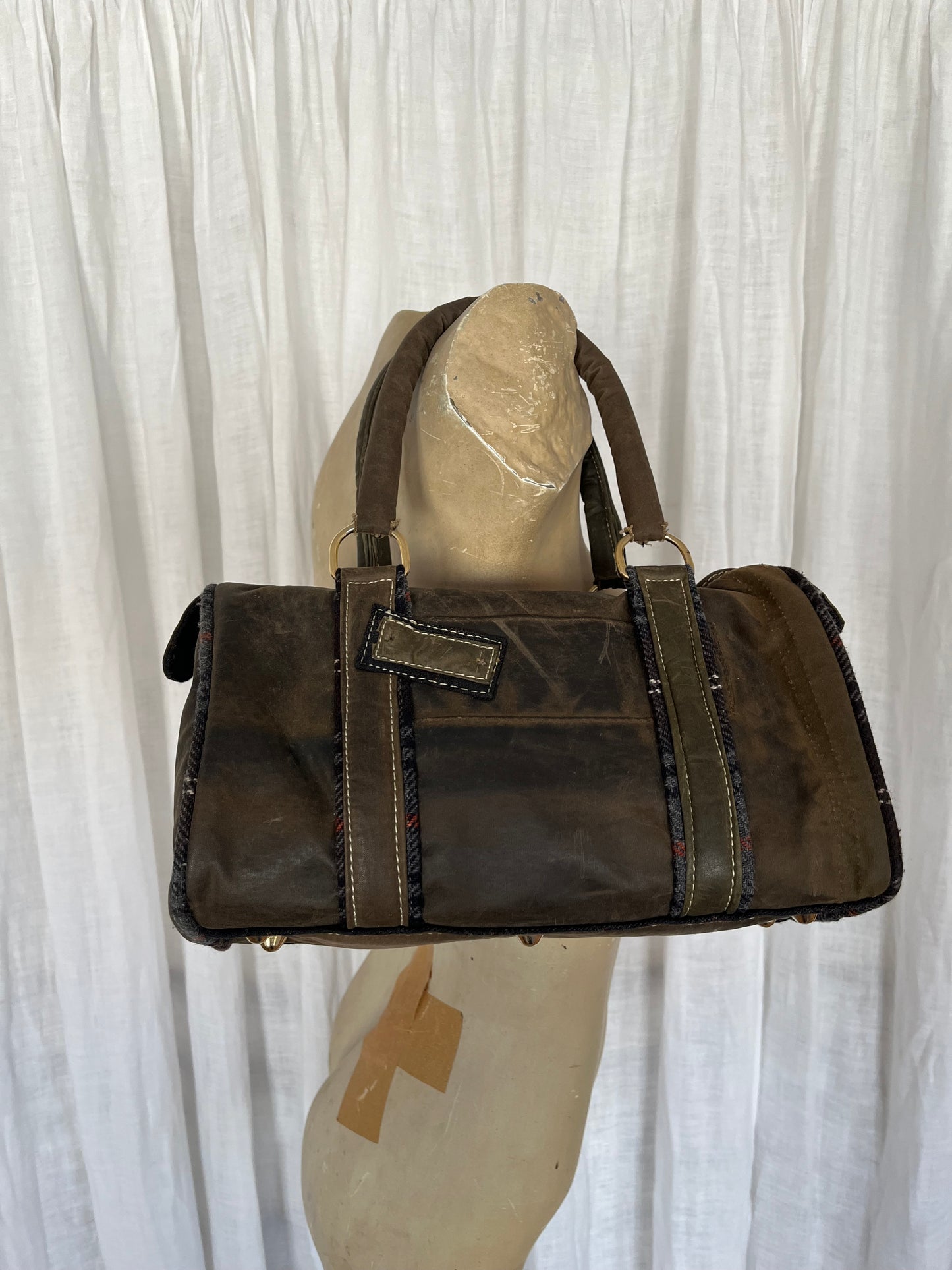 Brown lacquered bauletto