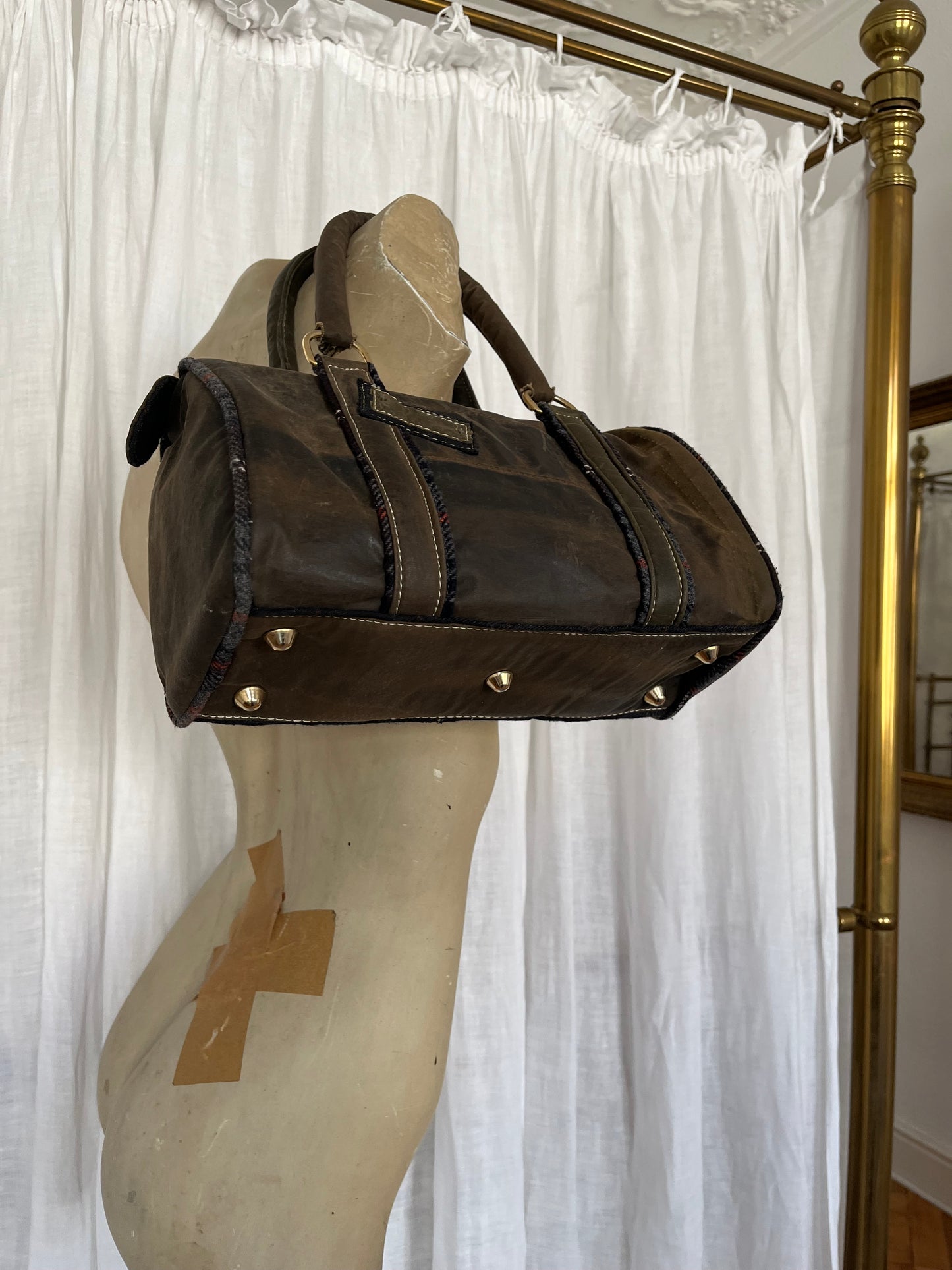 Brown lacquered bauletto