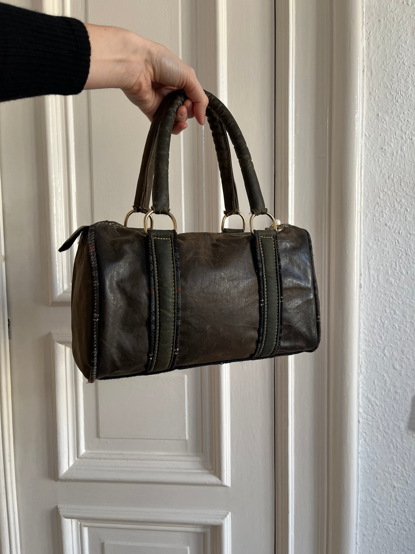 Brown lacquered bauletto