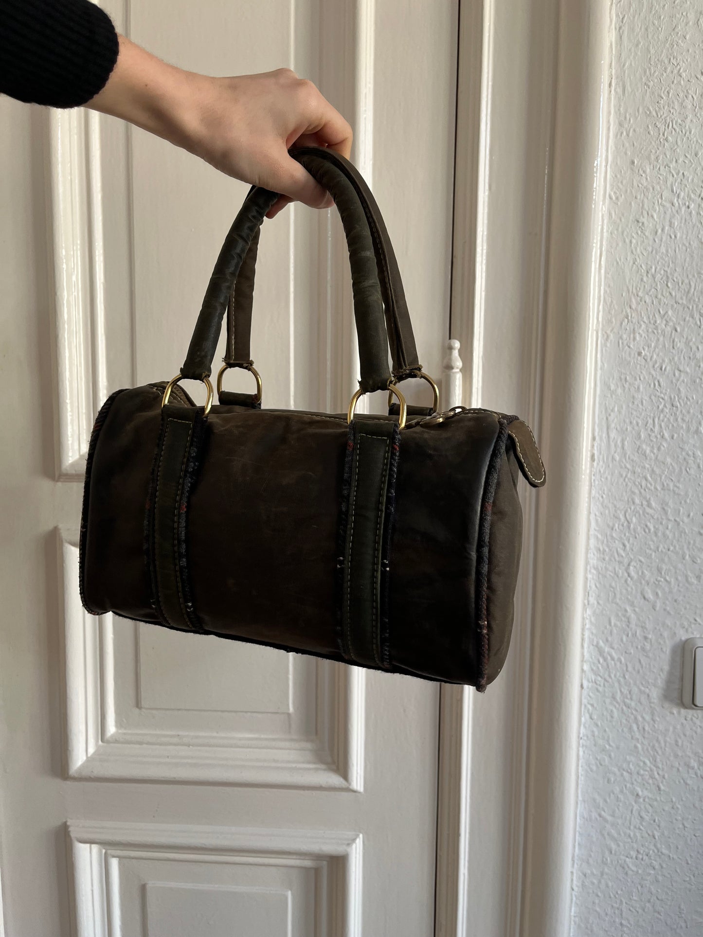 Brown lacquered bauletto