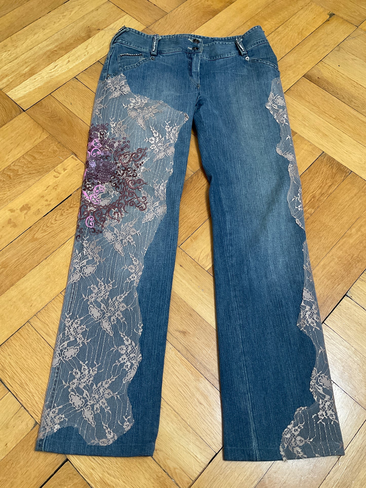 Jeans with embroidery and crystals