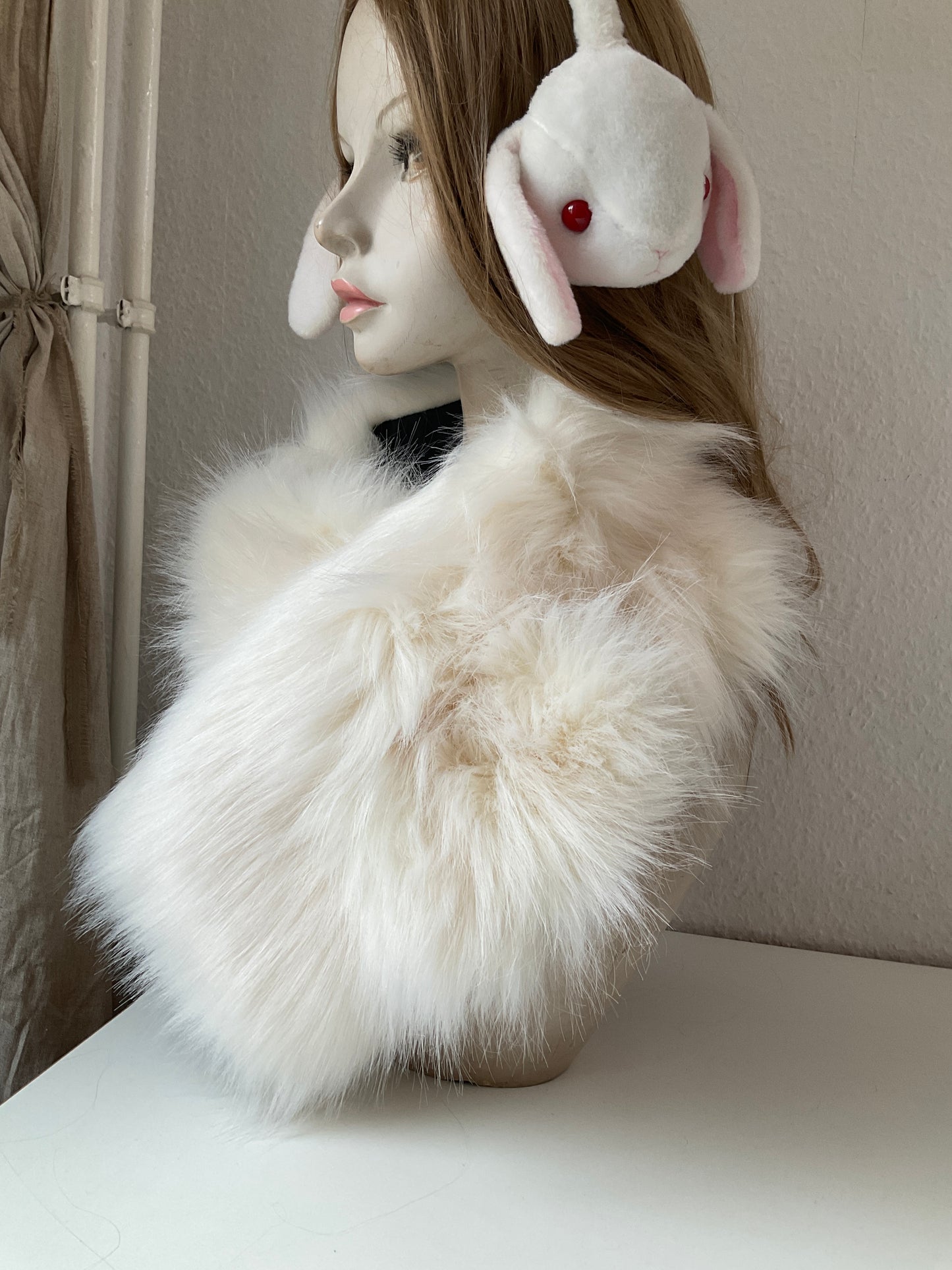 Elegant faux fur scarf