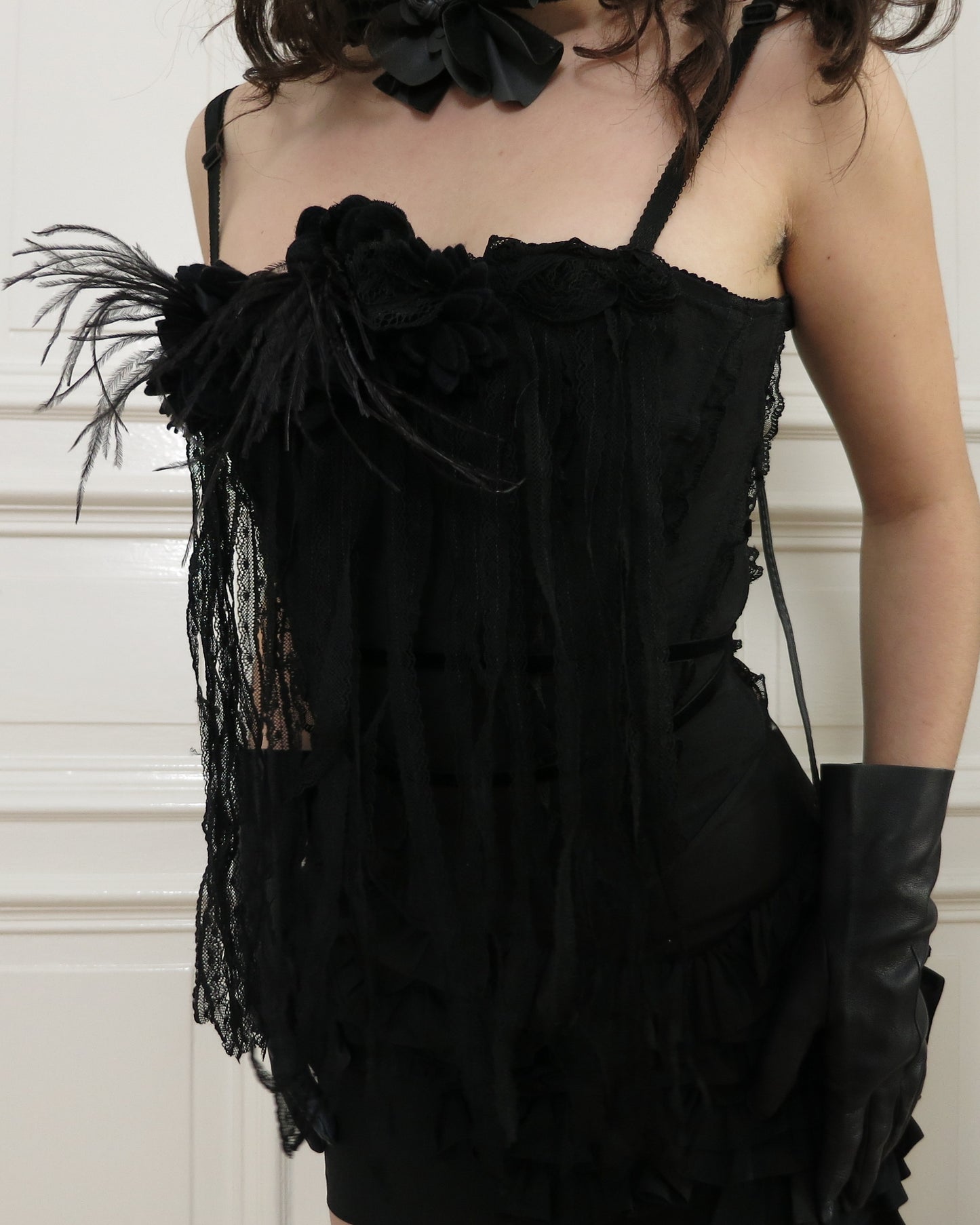 Corset with feathers and fringes
