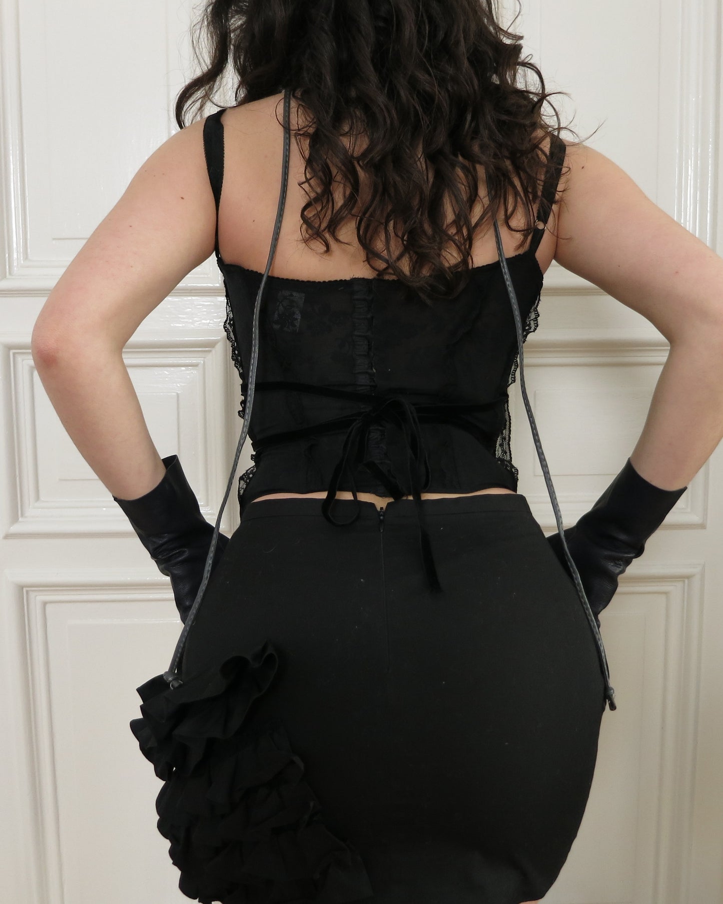 Corset with feathers and fringes