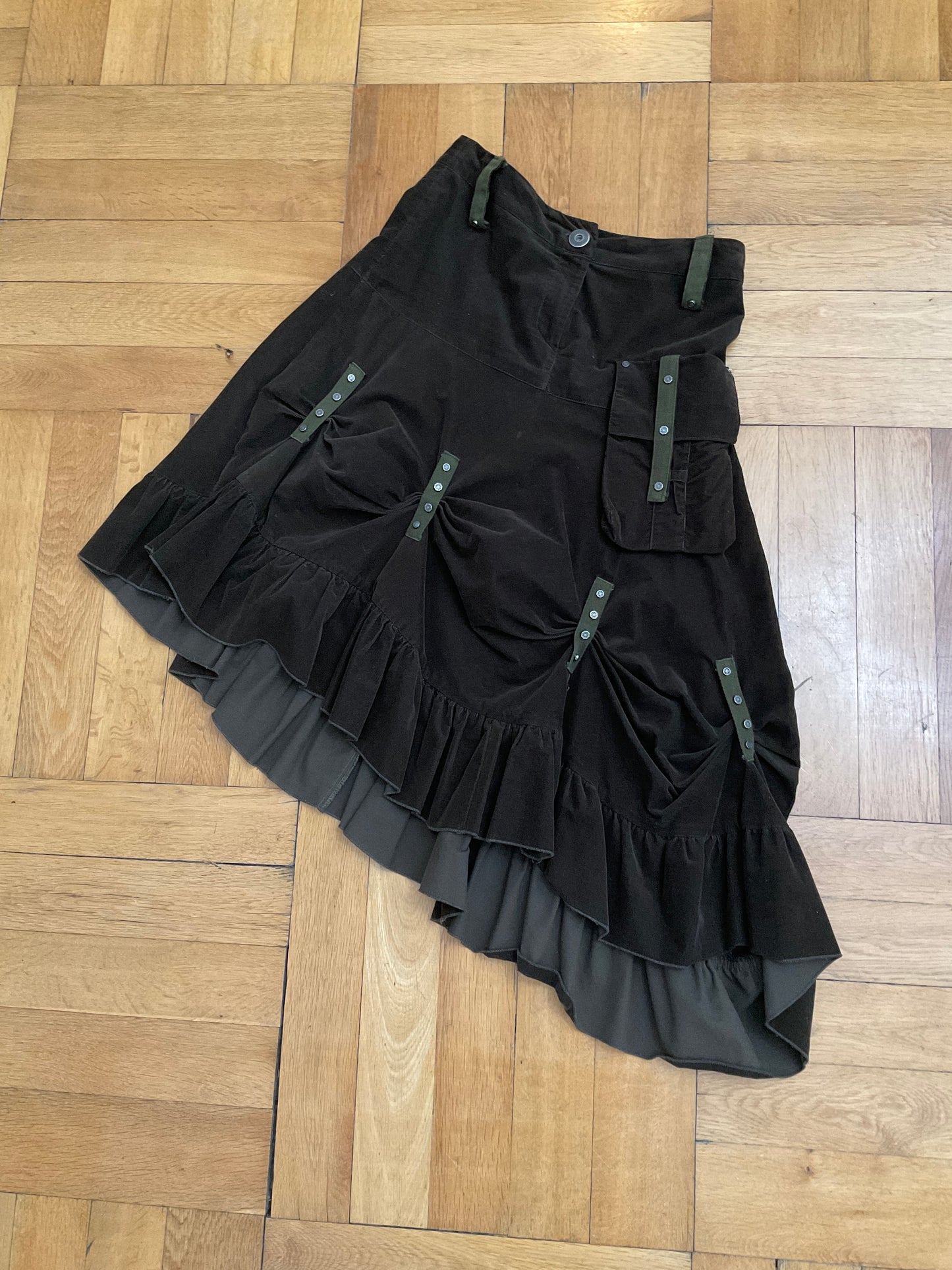 Asymmetrical cargo skirt