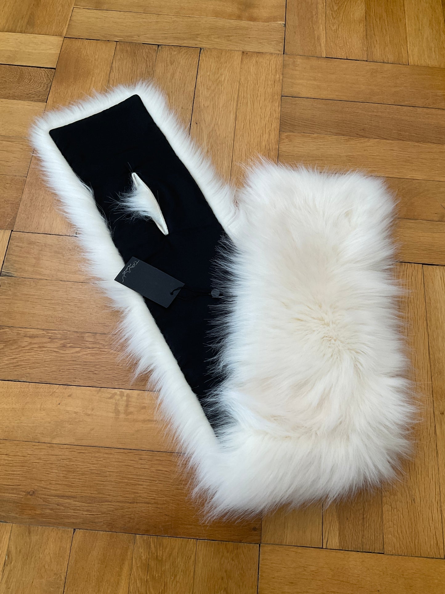 Elegant faux fur scarf