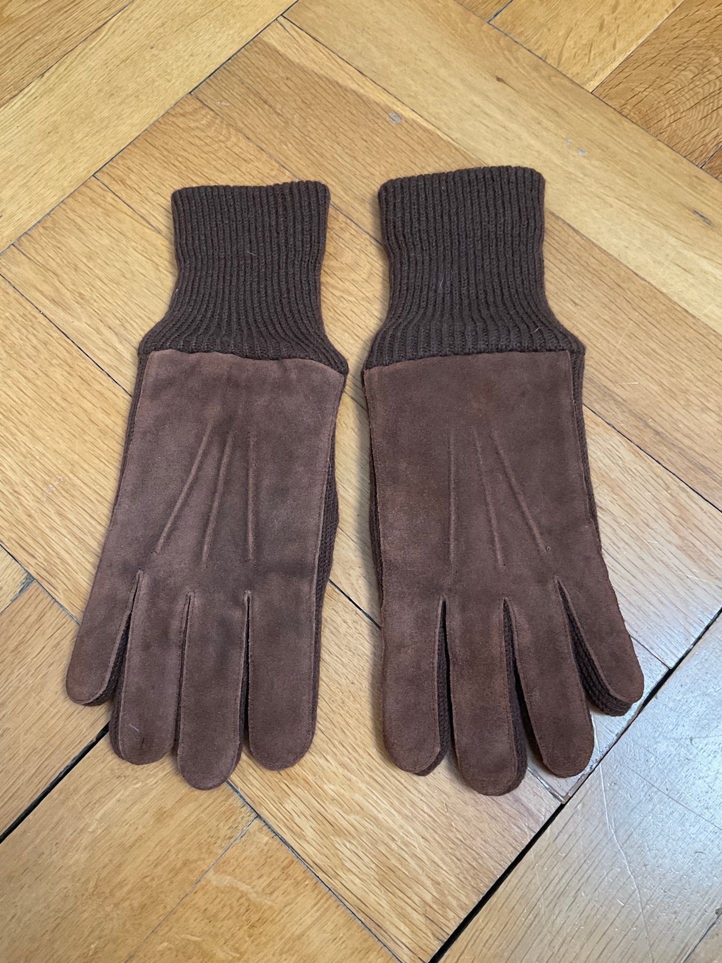 Brown gloves