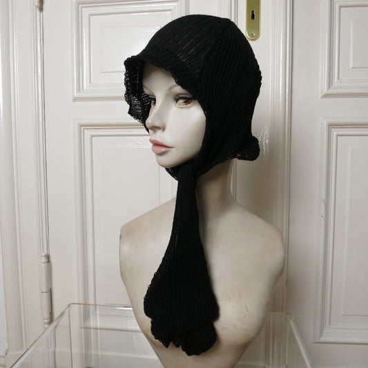 eithne padraigin ni bhraonain ~ black wool bonnet