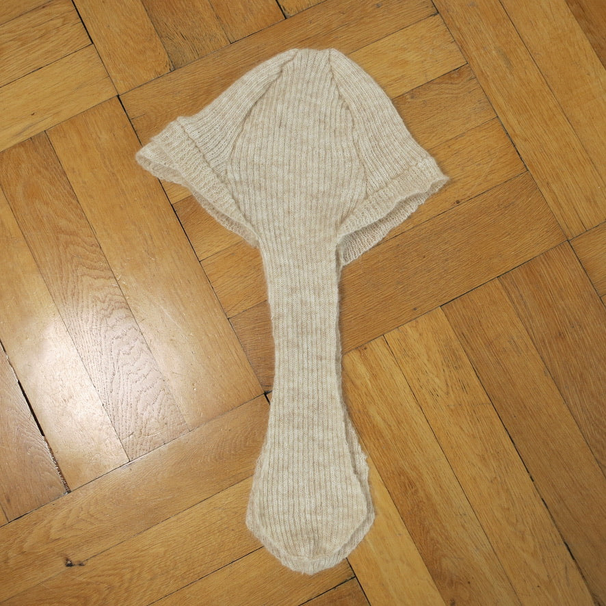 eithne padraigin ni bhraonain ~ beige mohair bonnet
