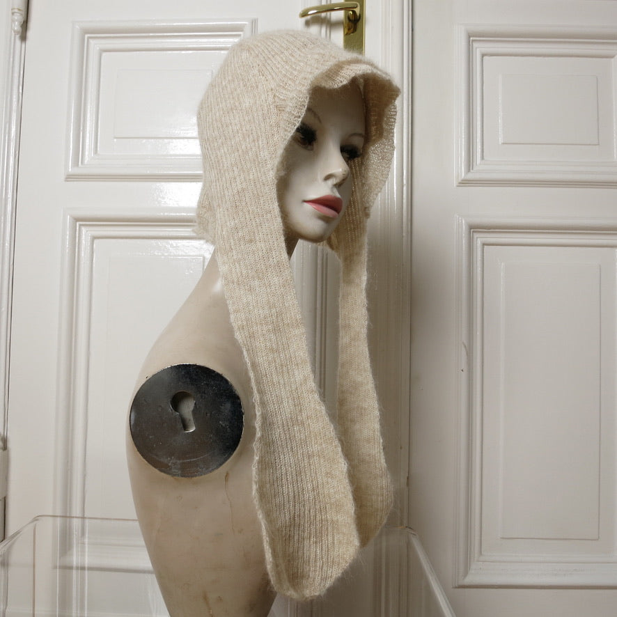 eithne padraigin ni bhraonain ~ beige mohair bonnet
