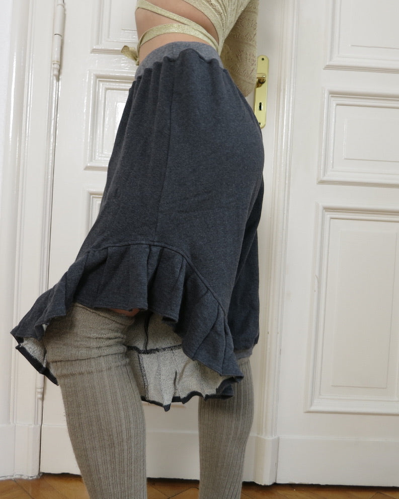 Gomme asymmetrical shorts