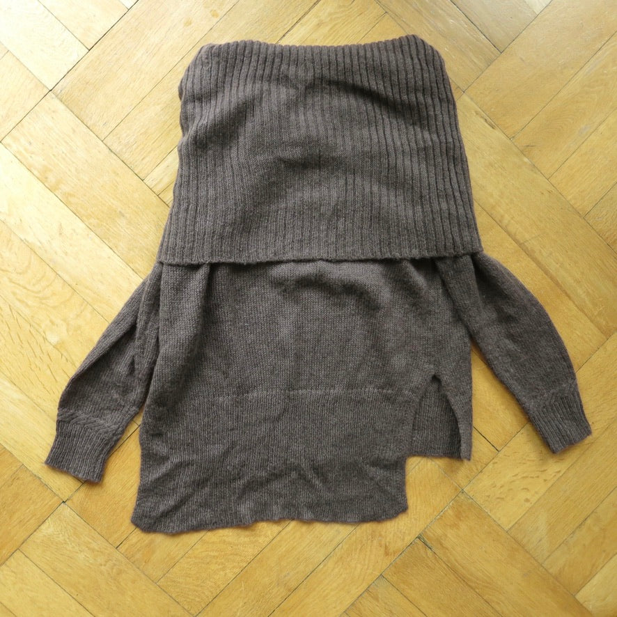Pullover with big collar