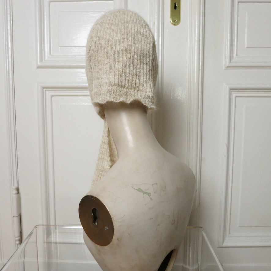 eithne padraigin ni bhraonain ~ beige mohair bonnet