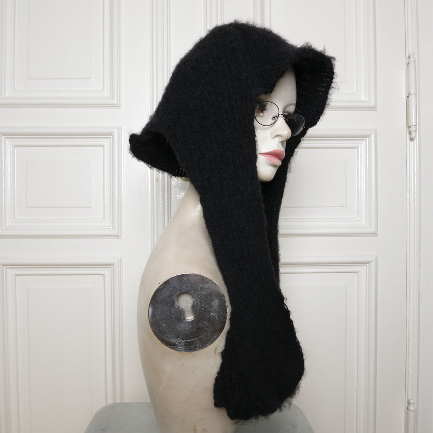 eithne padraigin ni bhraonain ~ fluffy black bonnet