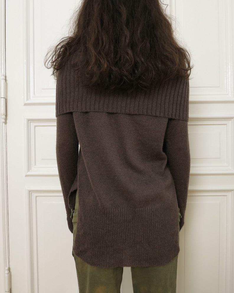 Pullover with big collar