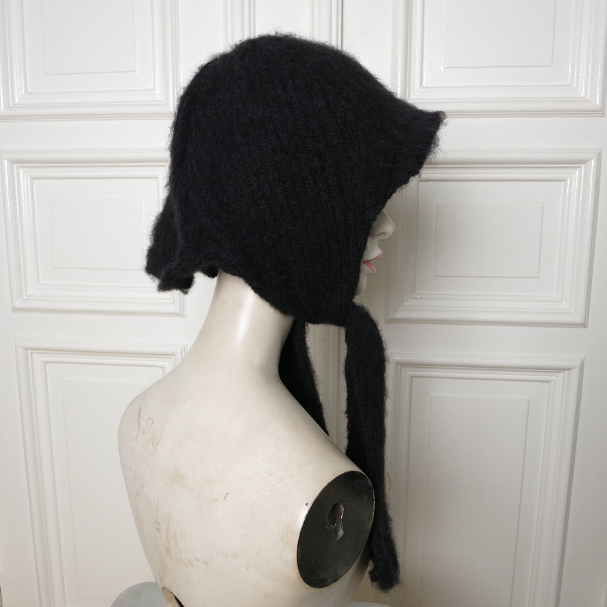 eithne padraigin ni bhraonain ~ fluffy black bonnet