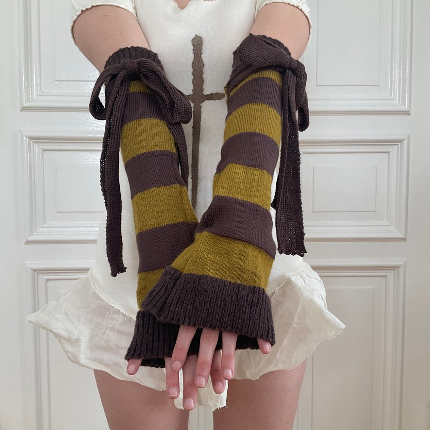 Natascha Domino ~ mohair sleeves with ribbons