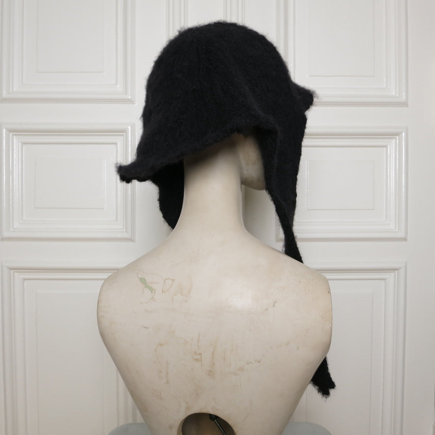 eithne padraigin ni bhraonain ~ fluffy black bonnet