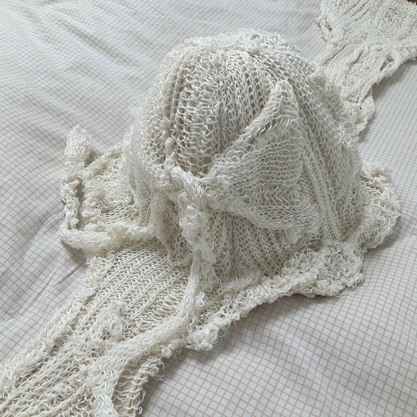 Chunky linen and wool orchid bonnet