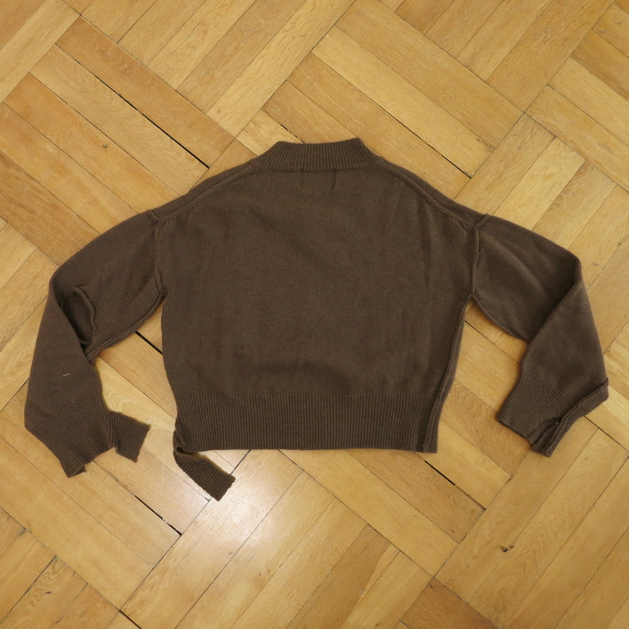 Goa distressed v-neck