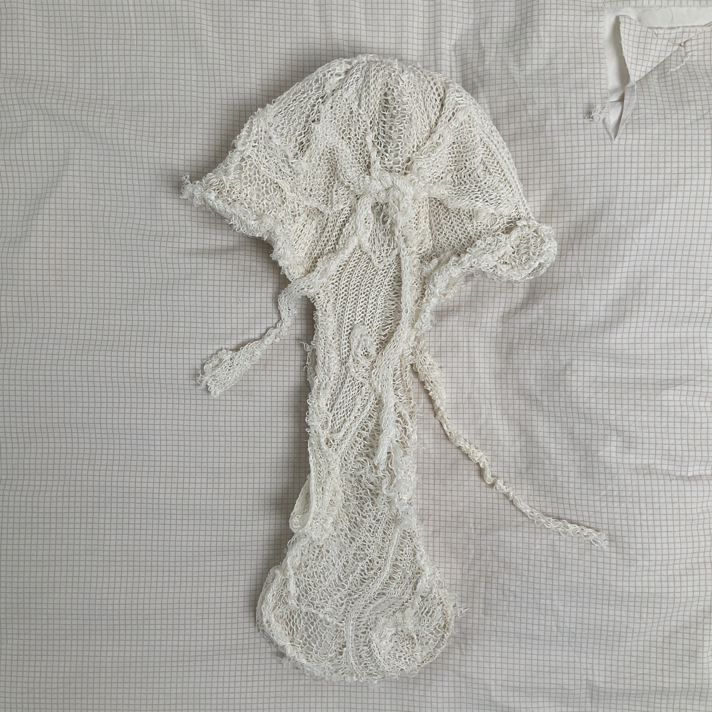 Chunky linen and wool orchid bonnet