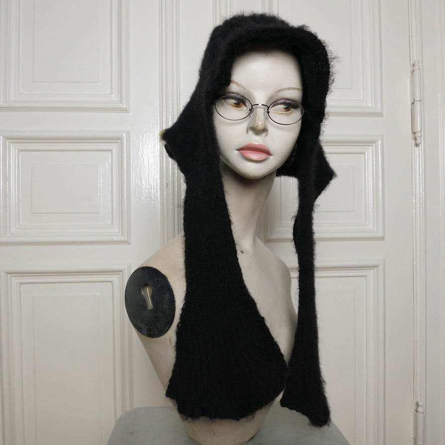 eithne padraigin ni bhraonain ~ fluffy black bonnet