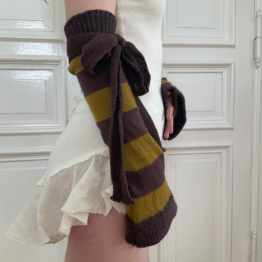 Natascha Domino ~ mohair sleeves with ribbons
