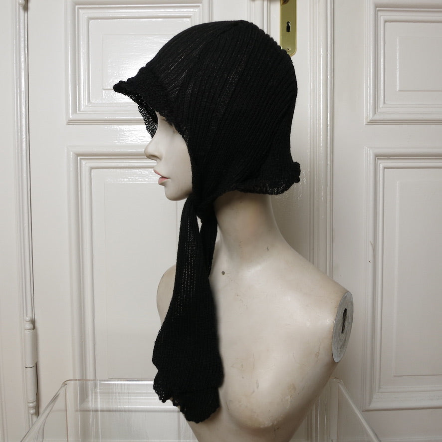 eithne padraigin ni bhraonain ~ black wool bonnet
