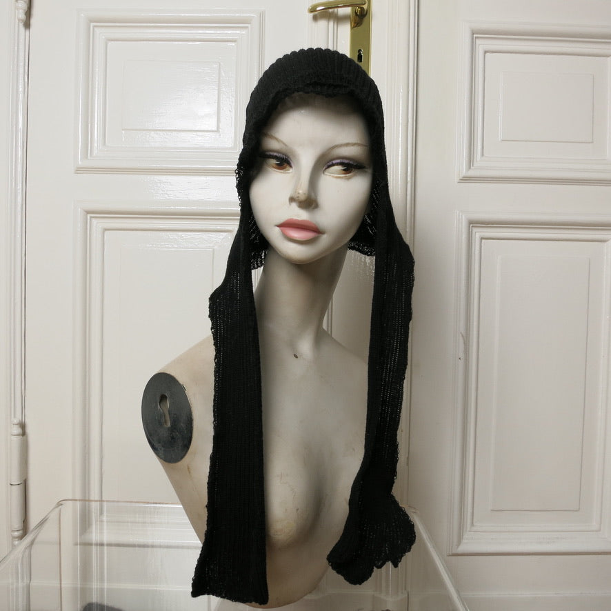 eithne padraigin ni bhraonain ~ black wool bonnet