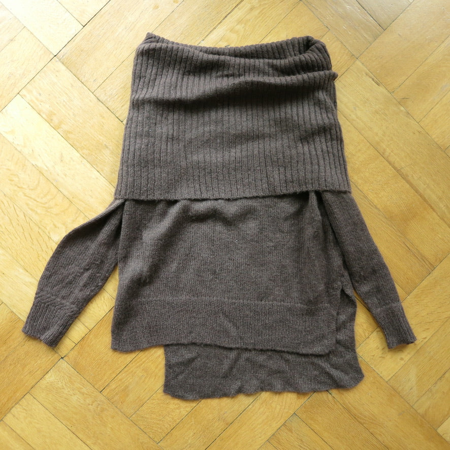 Pullover with big collar