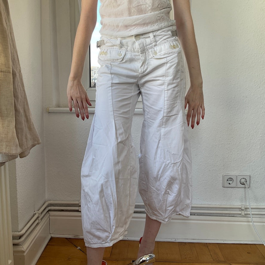 Girbaud white capris