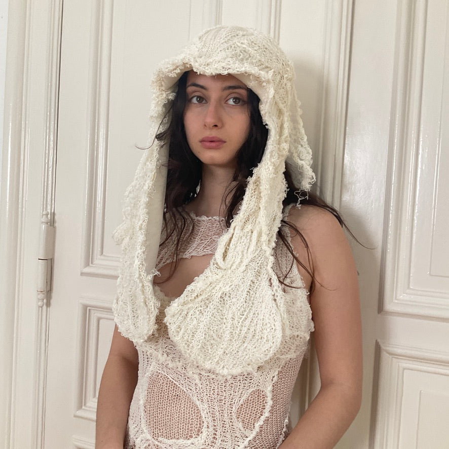 Chunky linen and wool orchid bonnet