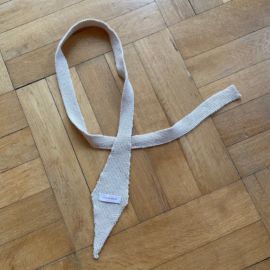 Natascha Domino ~ beige knit tie