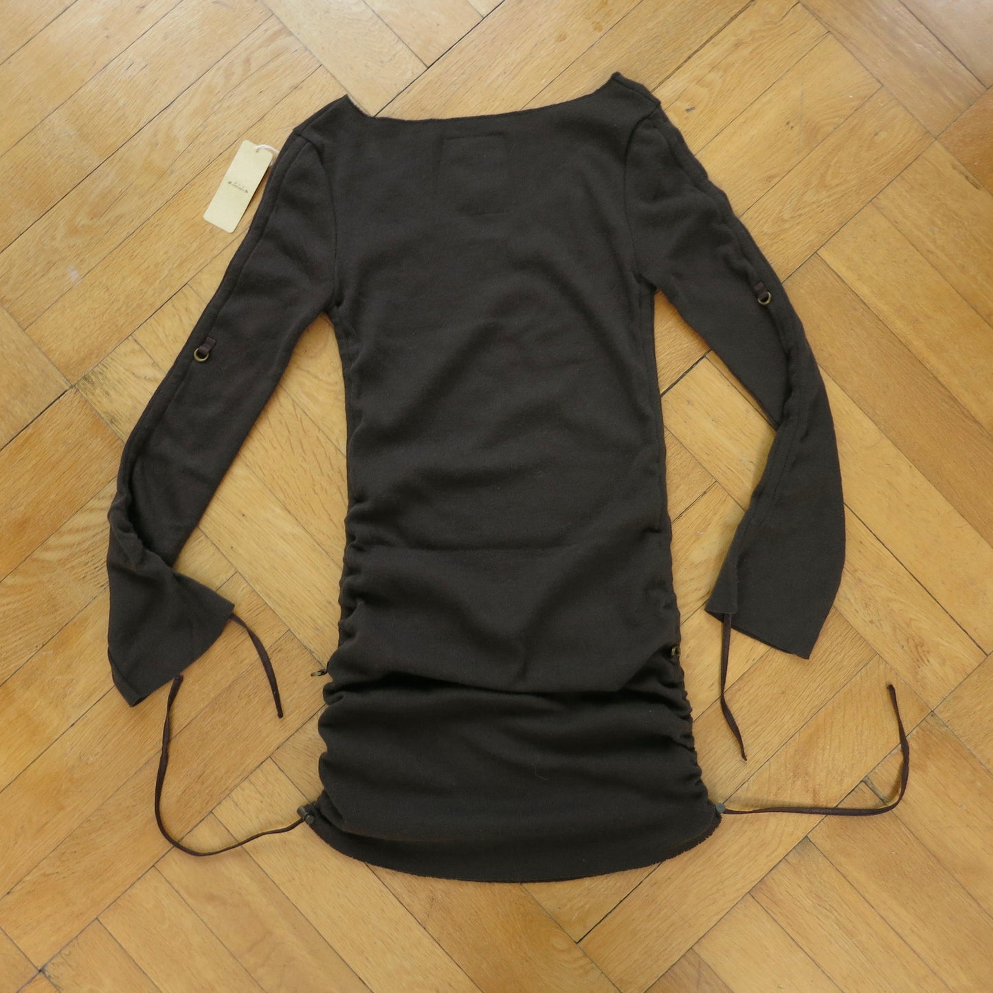 Brown knit dress with gatherings