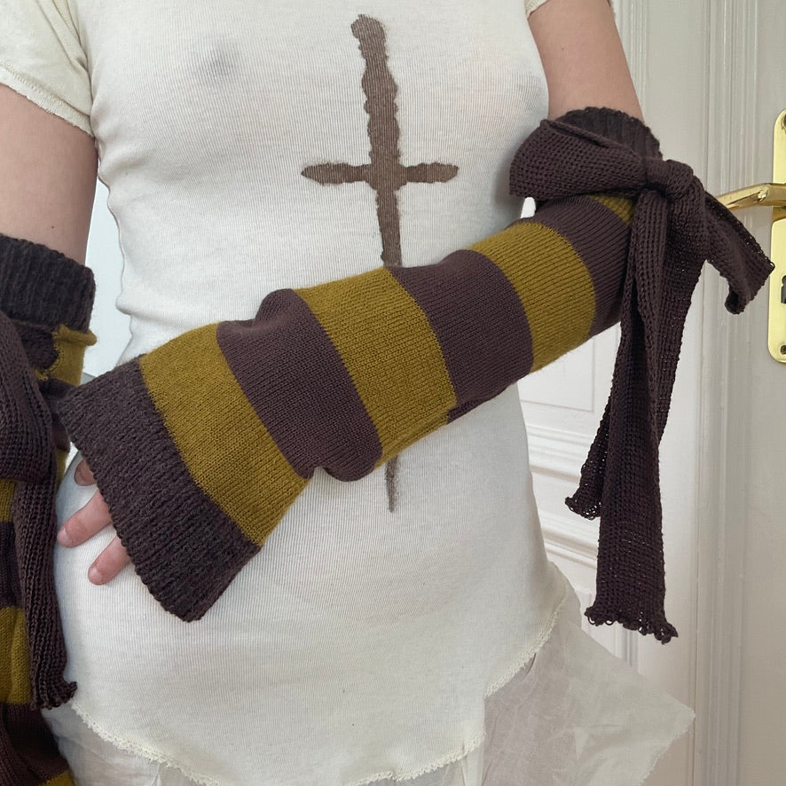 Natascha Domino ~ mohair sleeves with ribbons