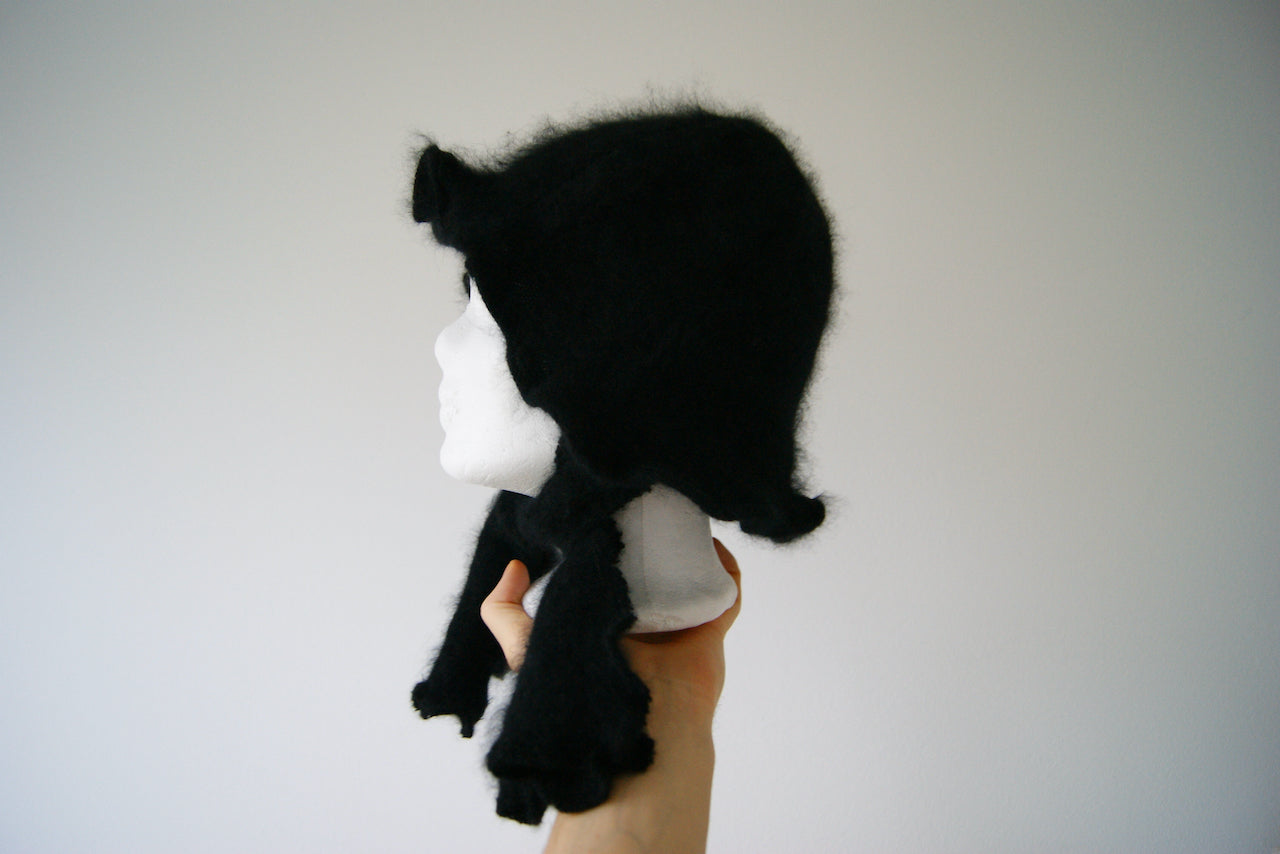 Angora orchid bonnet black