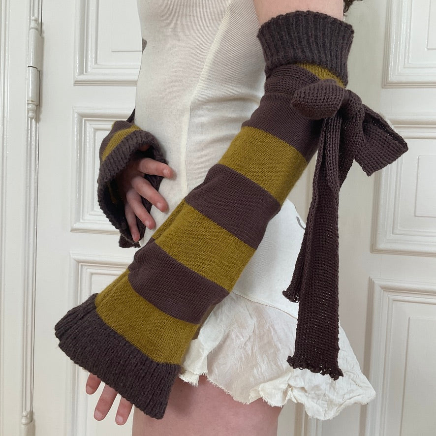 Natascha Domino ~ mohair sleeves with ribbons