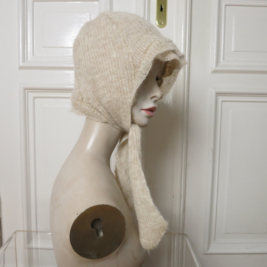 eithne padraigin ni bhraonain ~ beige mohair bonnet