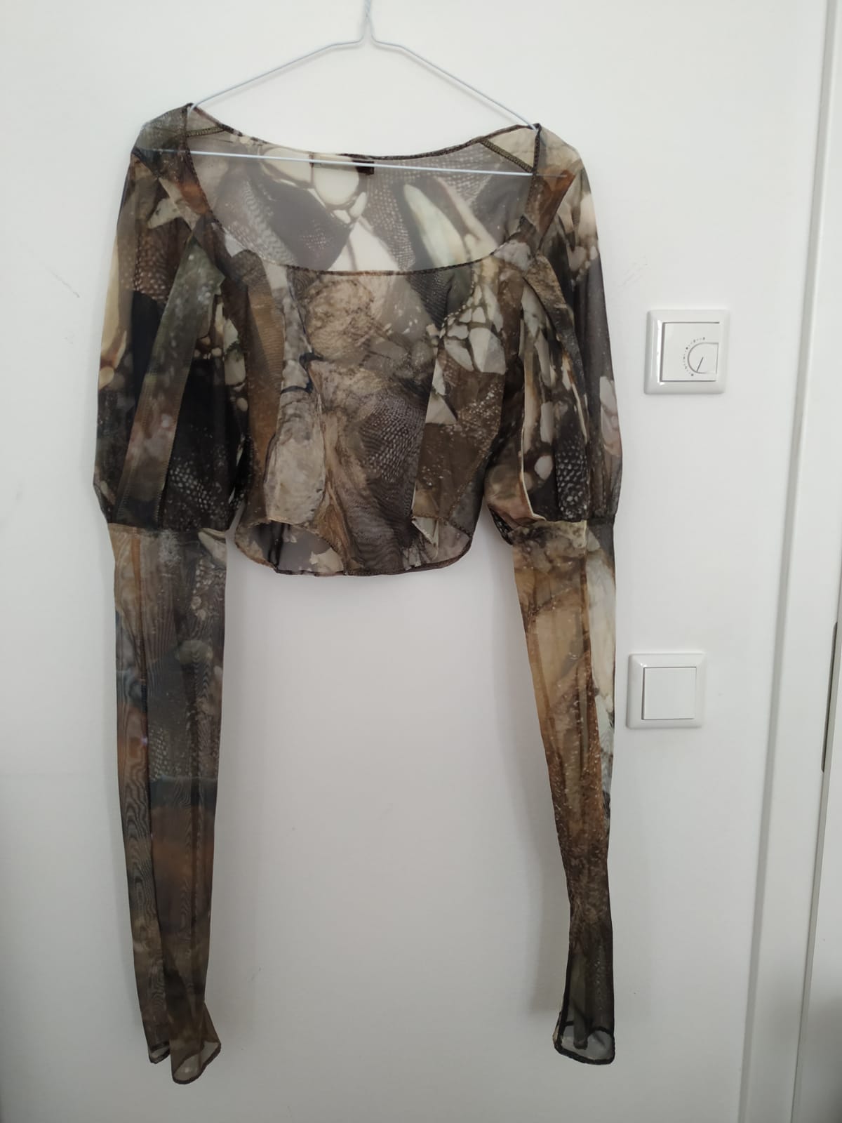 Paned sleeve mesh top, size M