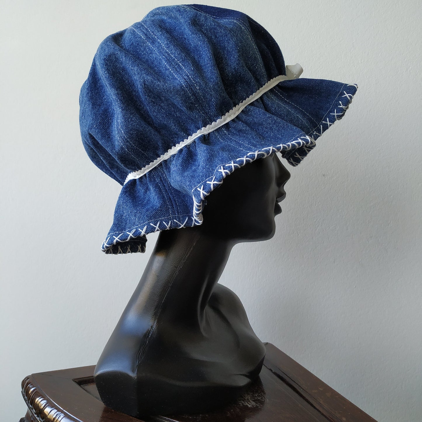 Denim orchid bonnet