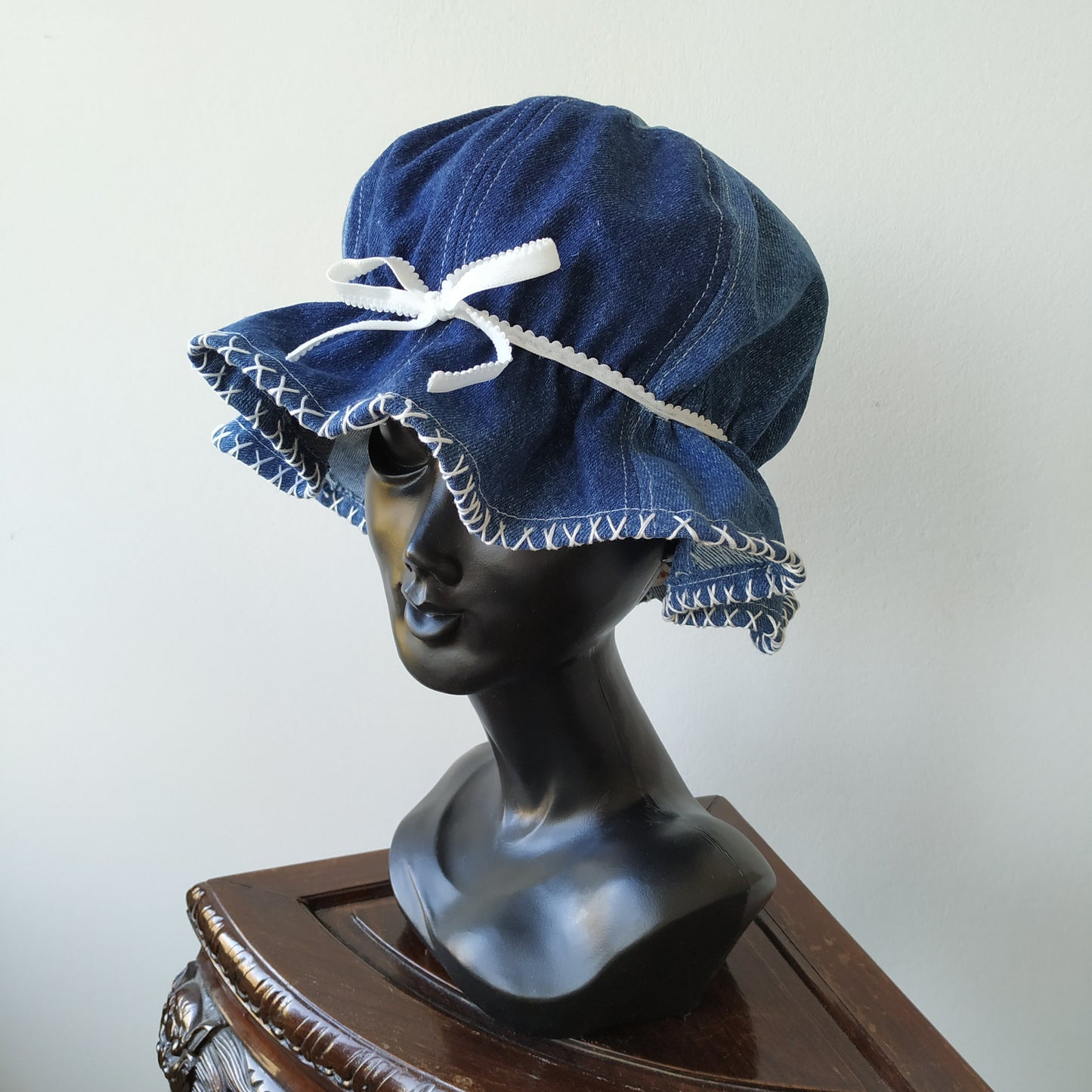 Denim orchid bonnet